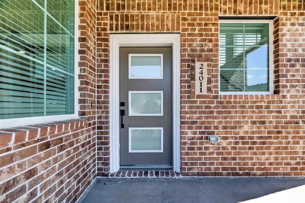 24011 Breezy Bank Trail - Photo 3