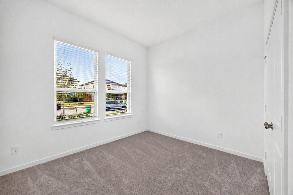 21622 Laggan Cliff Lane - Photo 7
