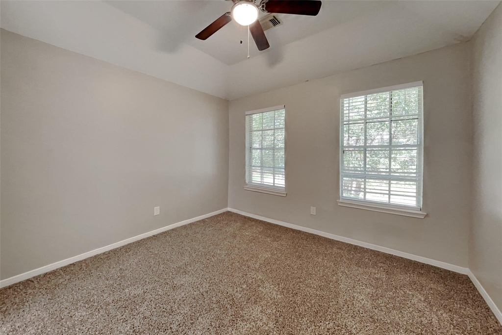 15907 Lausanne Drive - Photo 18