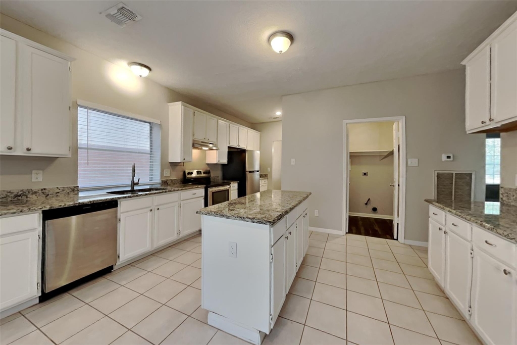 15907 Lausanne Drive - Photo 8
