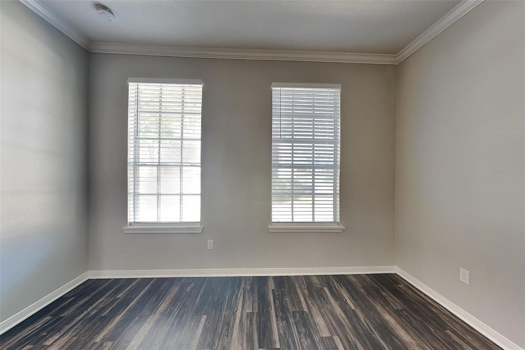 15907 Lausanne Drive - Photo 2