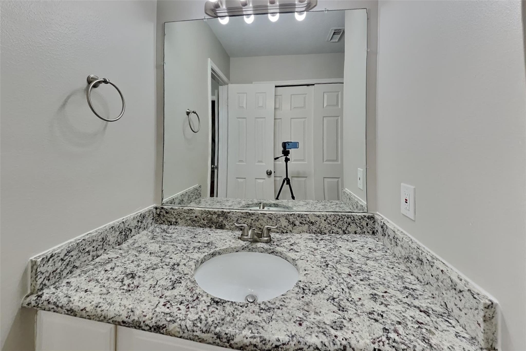 15907 Lausanne Drive - Photo 21