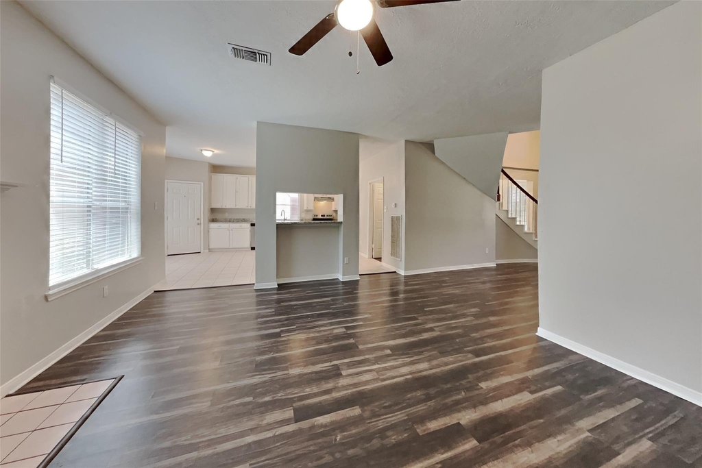 15907 Lausanne Drive - Photo 4