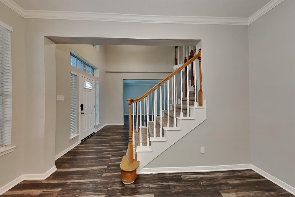 15907 Lausanne Drive - Photo 10