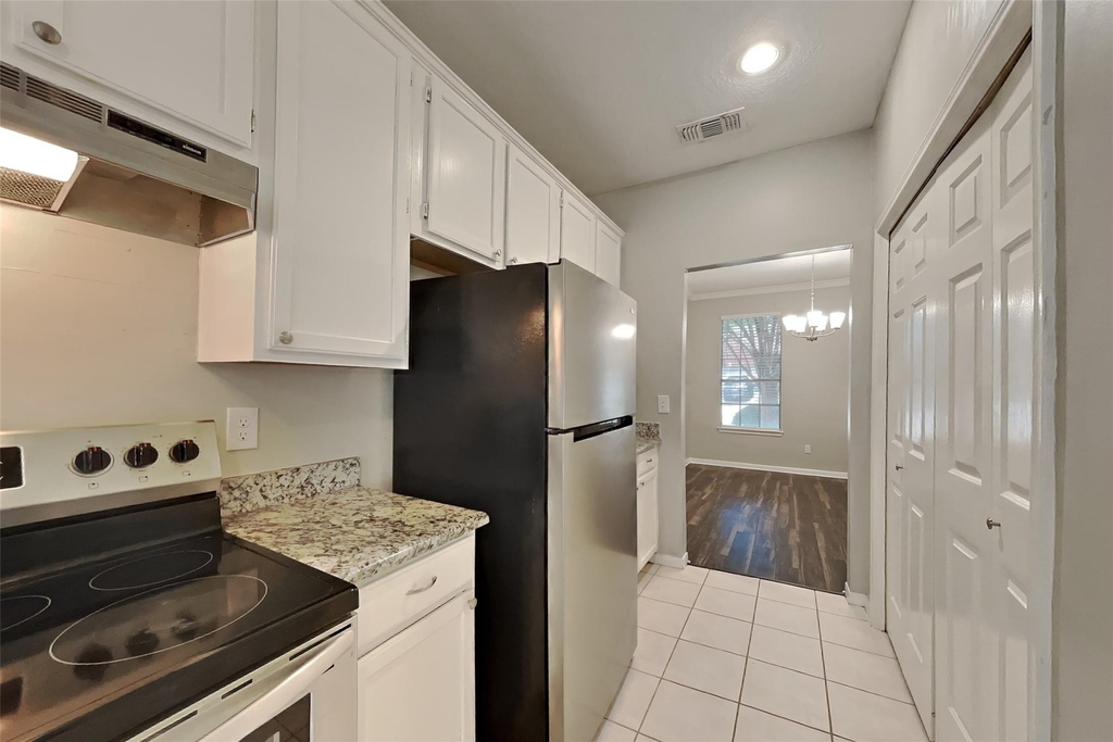 15907 Lausanne Drive - Photo 7