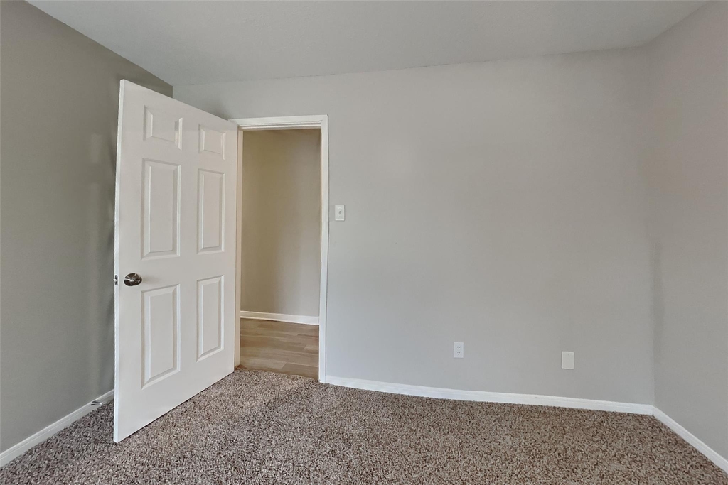 15907 Lausanne Drive - Photo 16