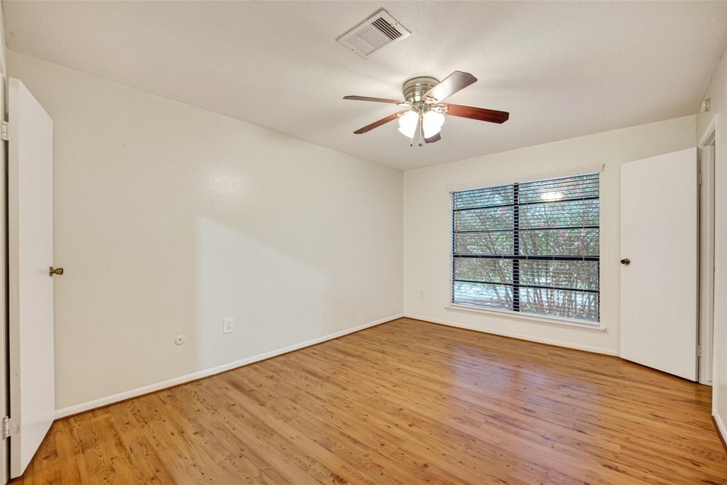 8801 Hammerly Blvd - Photo 9