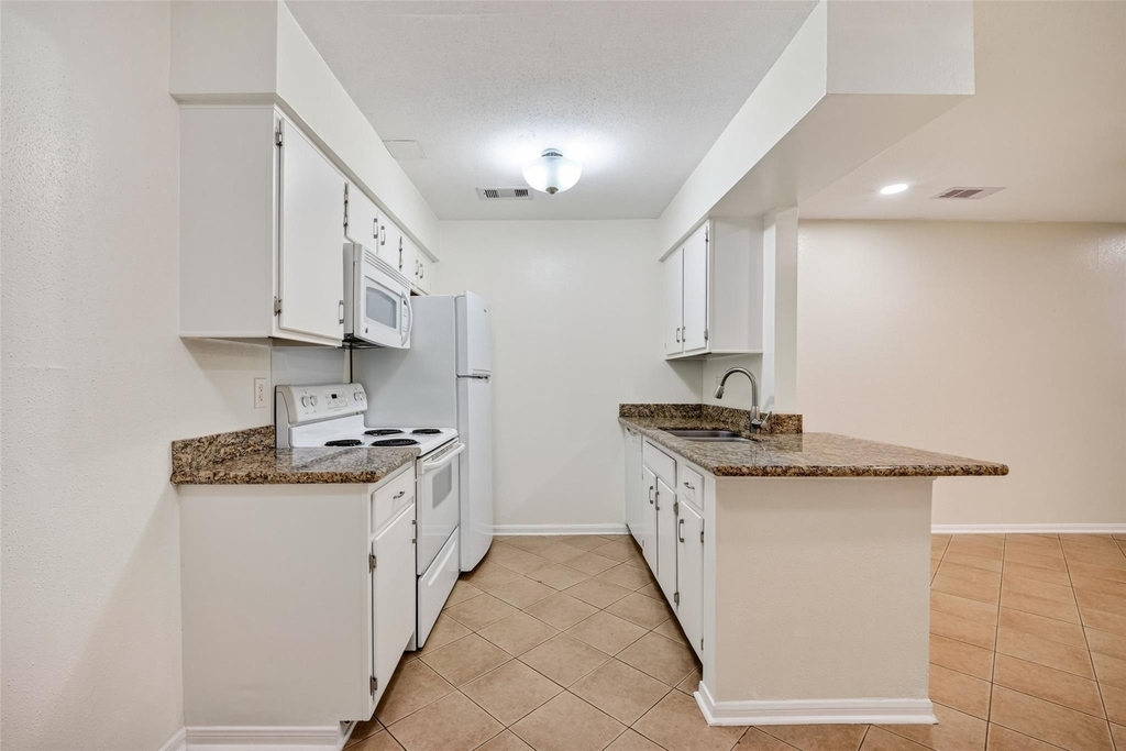 8801 Hammerly Blvd - Photo 3