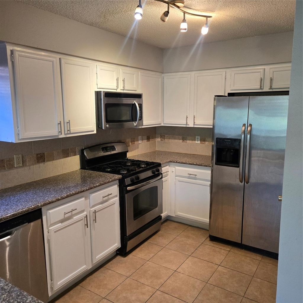 3046 Mosby Drive - Photo 7