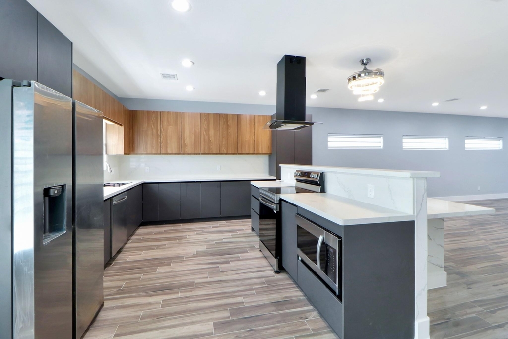 3027 Clinton Drive - Photo 5