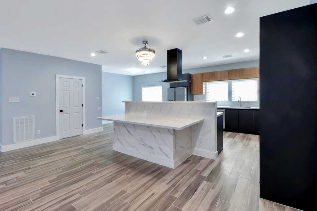 3027 Clinton Drive - Photo 4