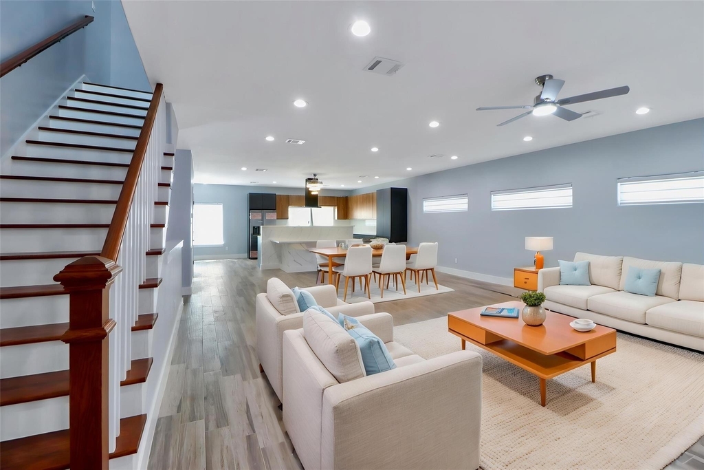 3027 Clinton Drive - Photo 2