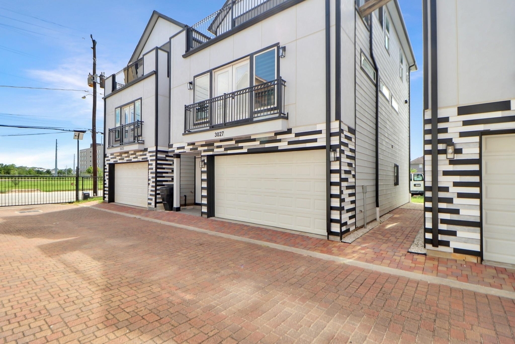 3027 Clinton Drive - Photo 1