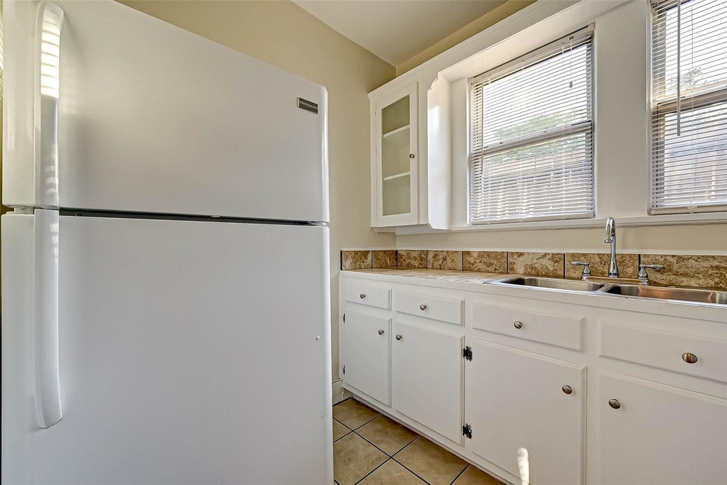 1748 Richmond Avenue - Photo 9