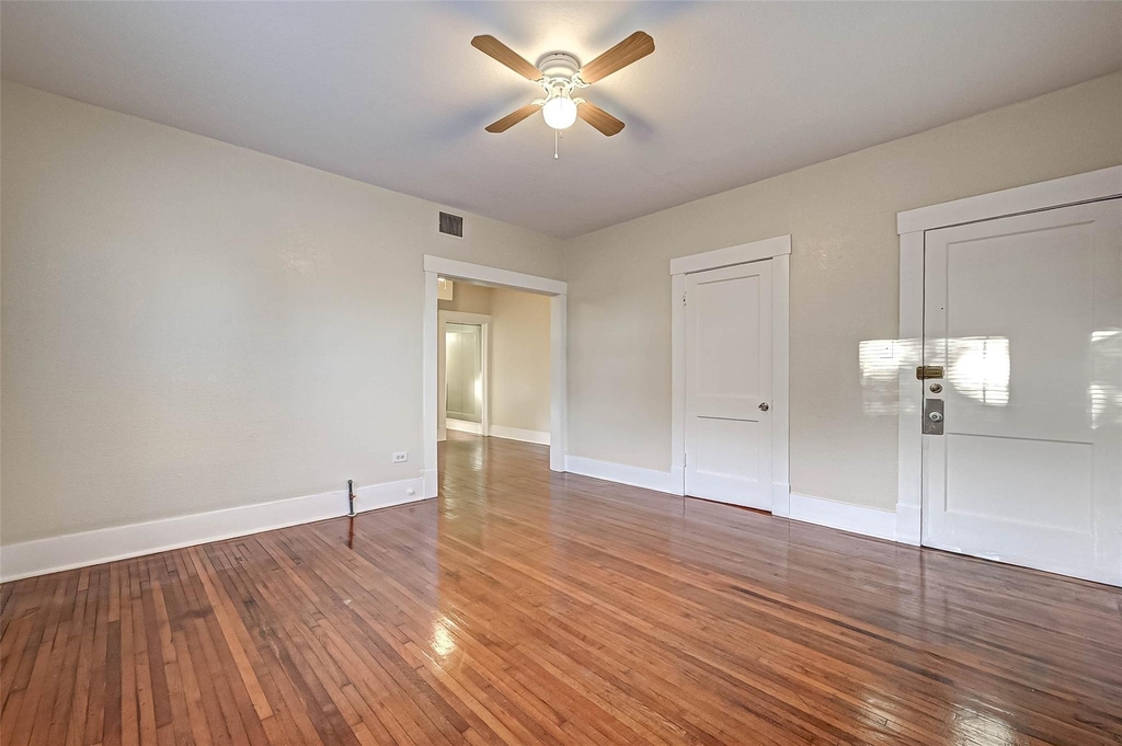 1748 Richmond Avenue - Photo 3