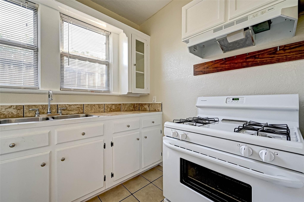 1748 Richmond Avenue - Photo 8