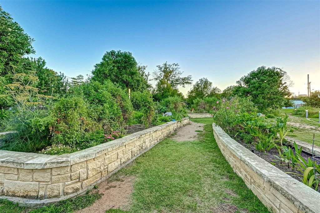 1748 Richmond Avenue - Photo 31
