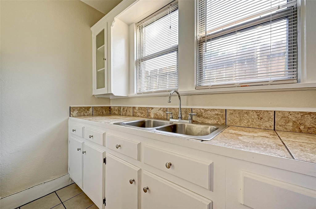 1748 Richmond Avenue - Photo 10