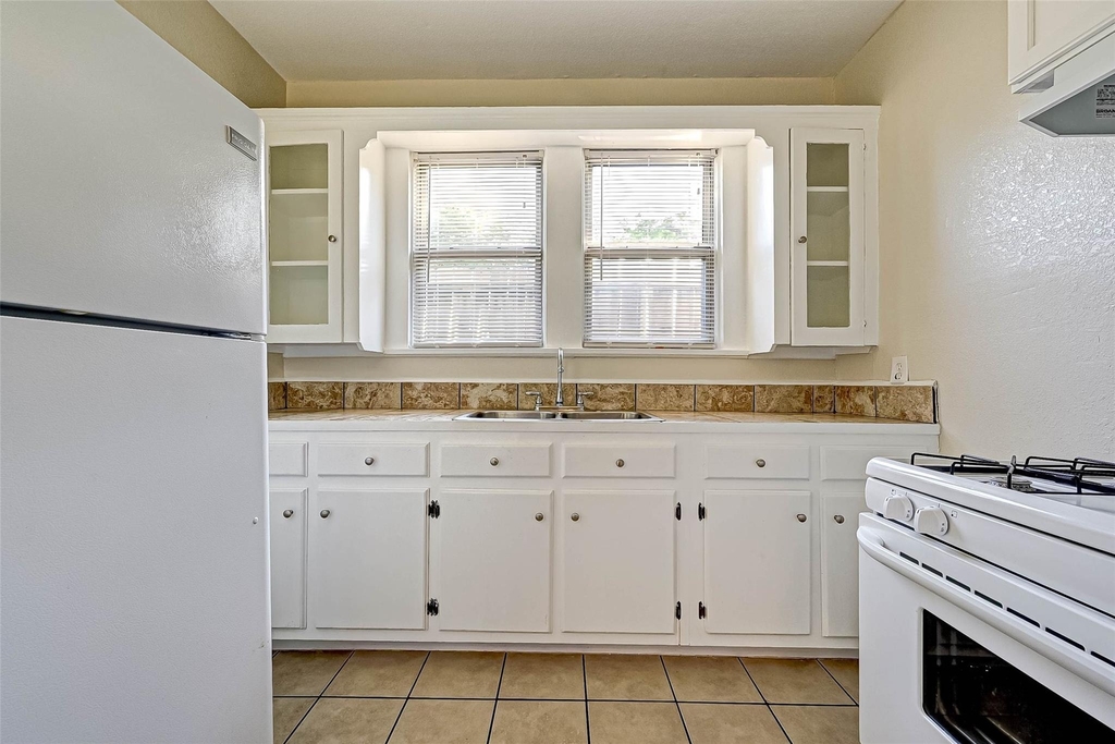 1748 Richmond Avenue - Photo 7