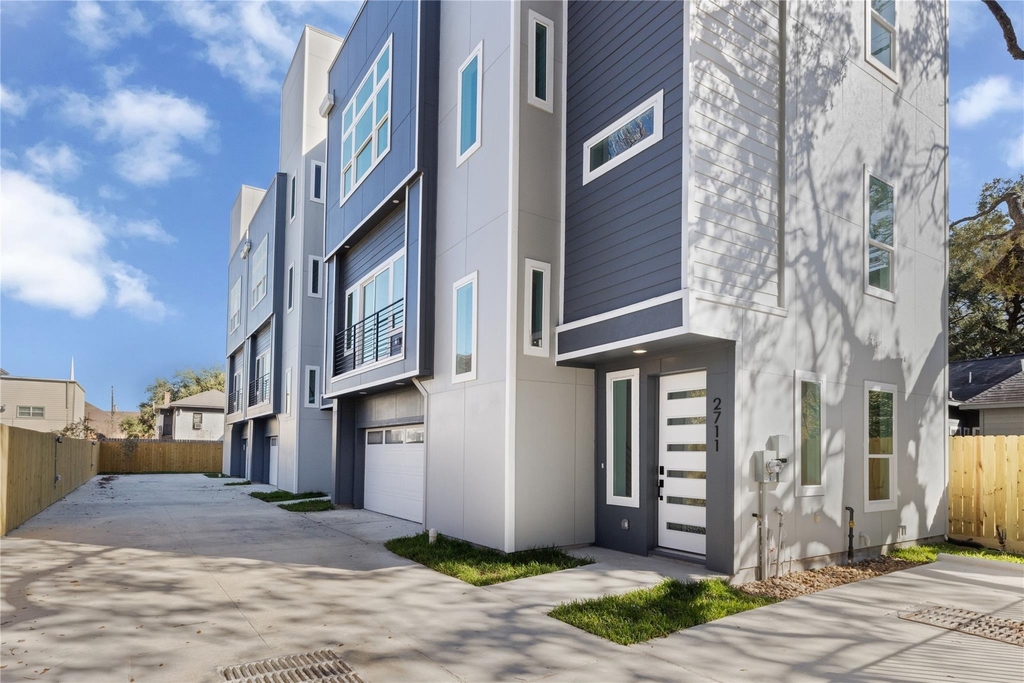 2707 Dennis Street - Photo 1