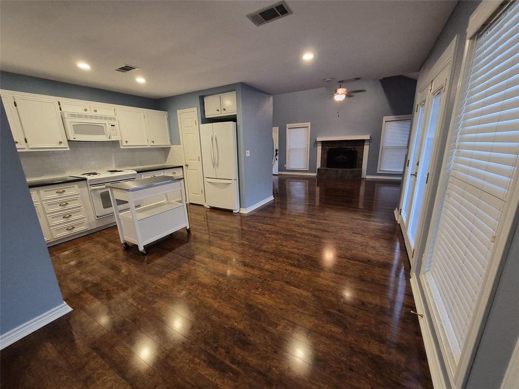 330 Holiday Lane - Photo 8