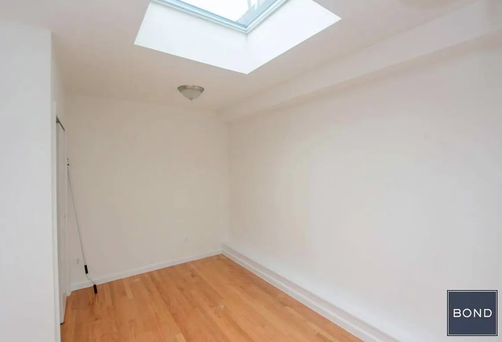 240 East 78th Street - Photo 6
