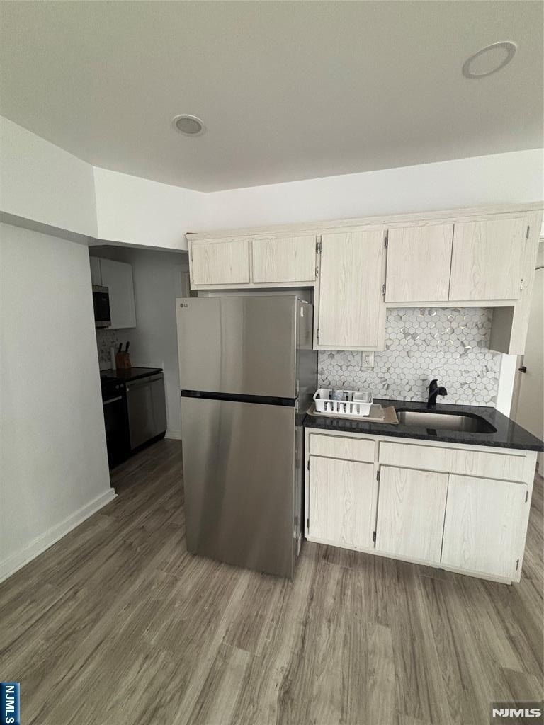 98 Macarthur - Photo 1