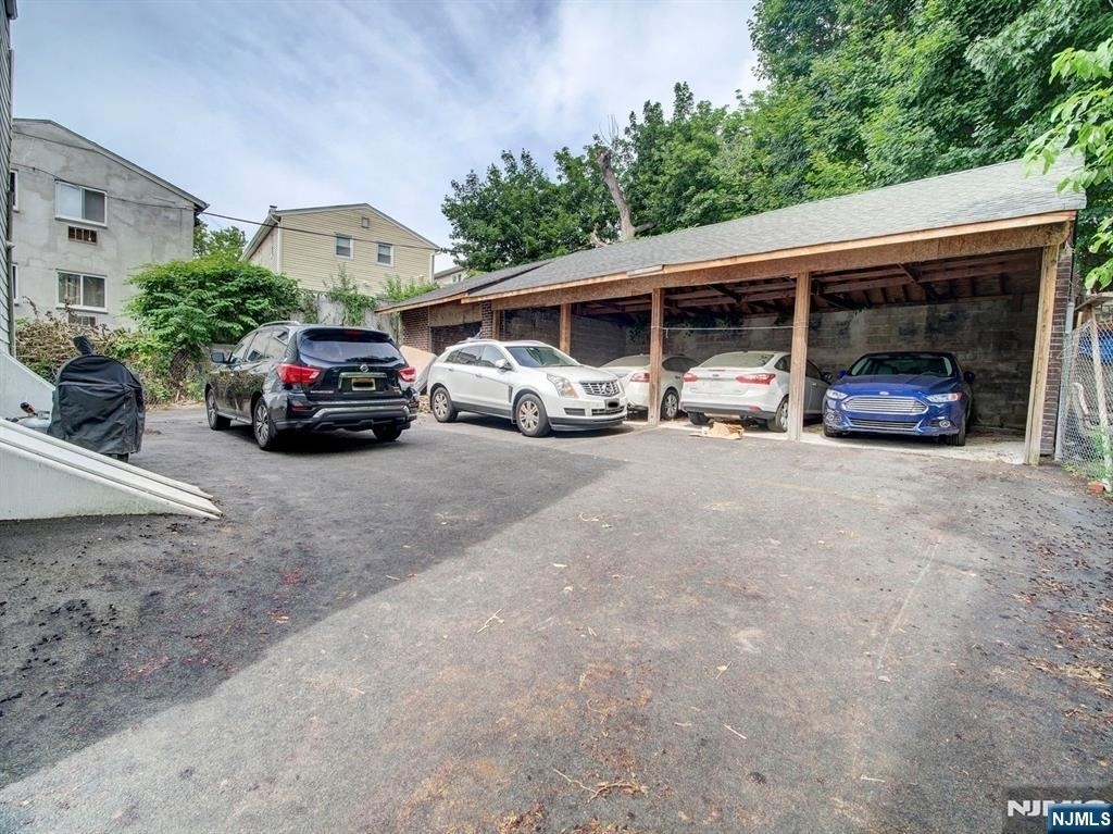 147 Huntington - Photo 13