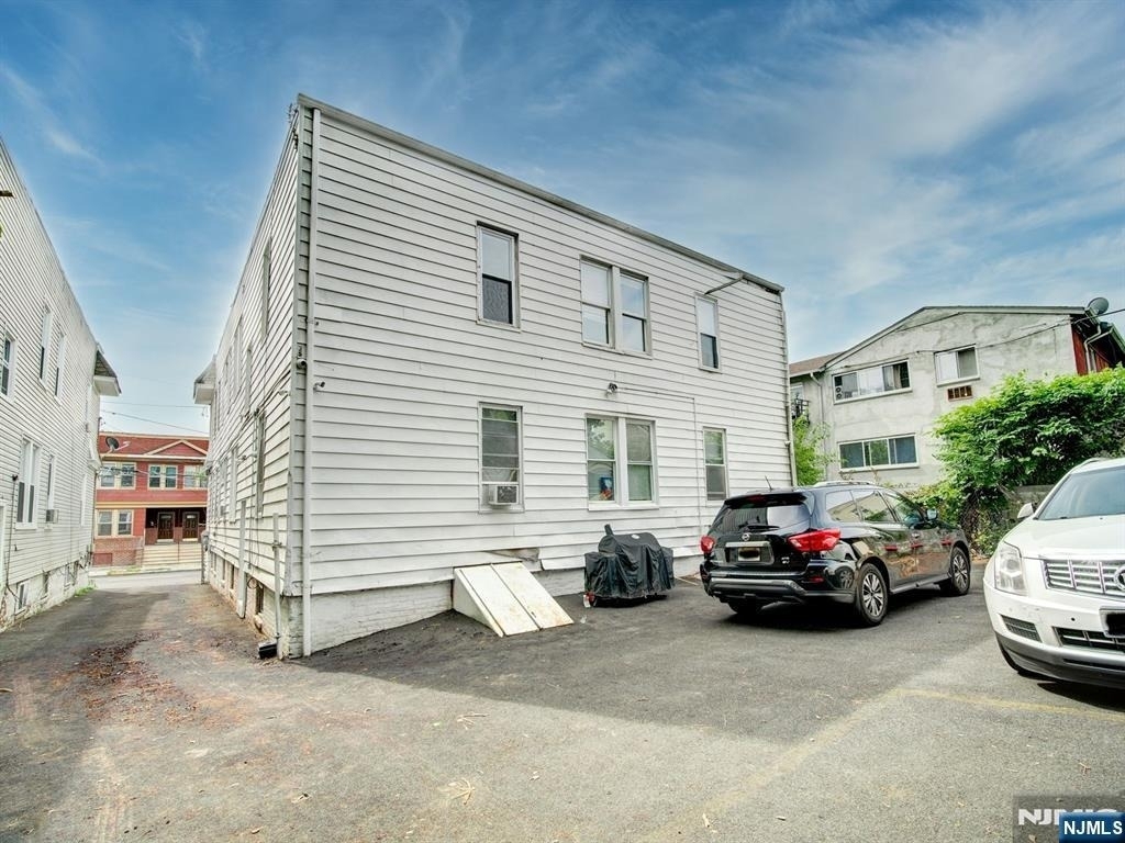 147 Huntington - Photo 0