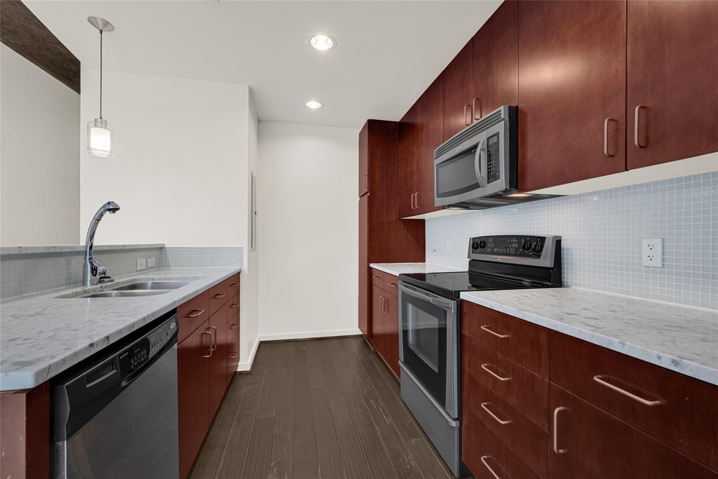 5925 Almeda Road - Photo 4