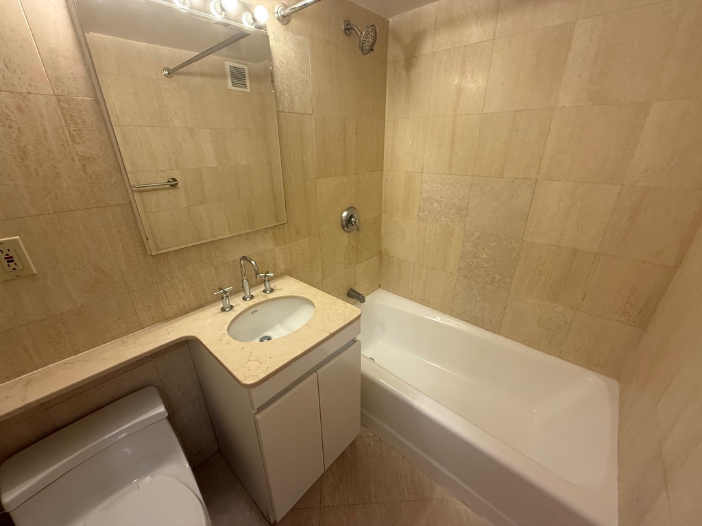220 East 63rd Street - Photo 6
