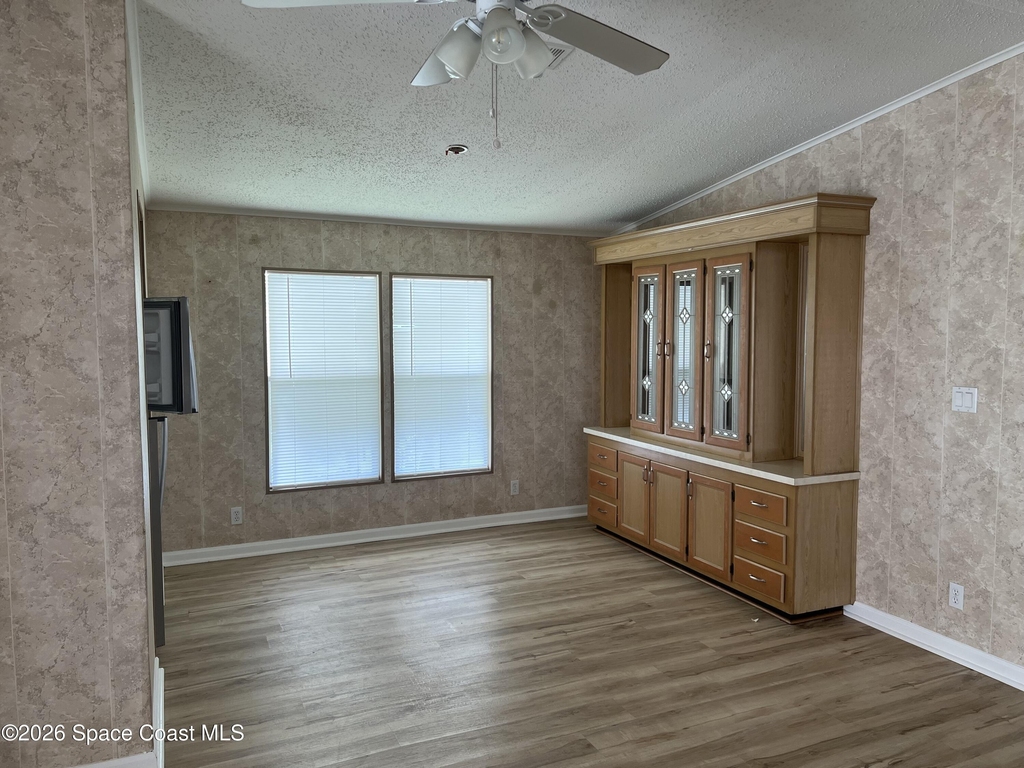 2395 Coconut Palm Drive Ne - Photo 4