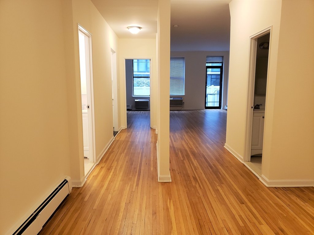 West 52nd Street - Photo 1