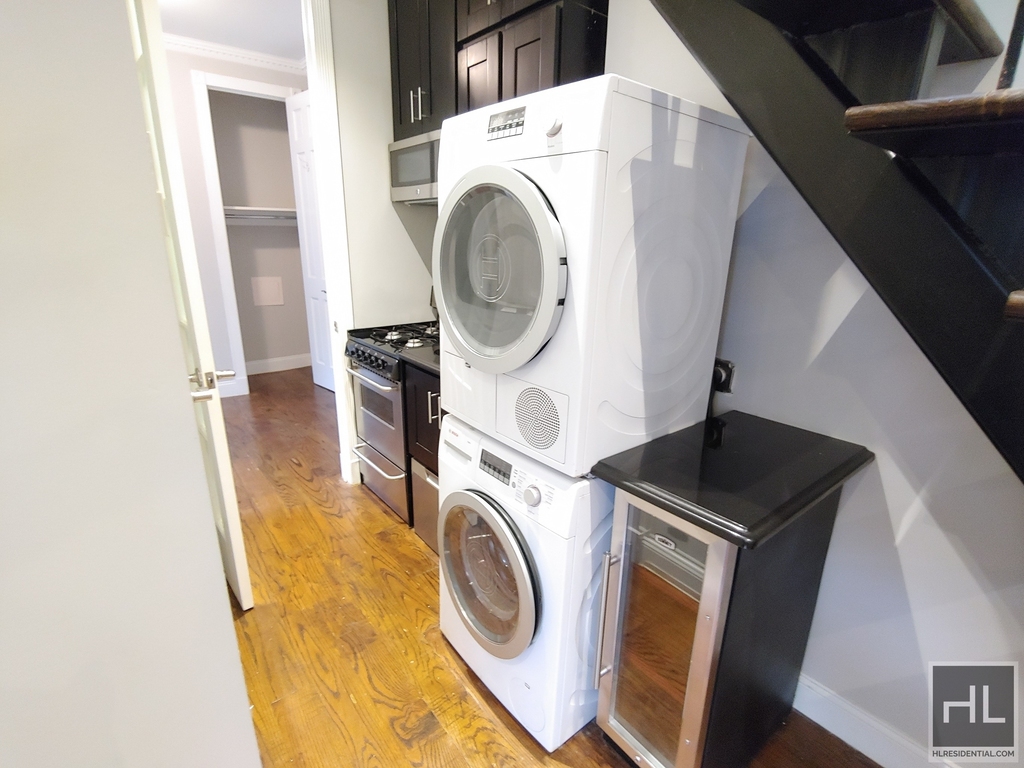 East 106 Street - Photo 6