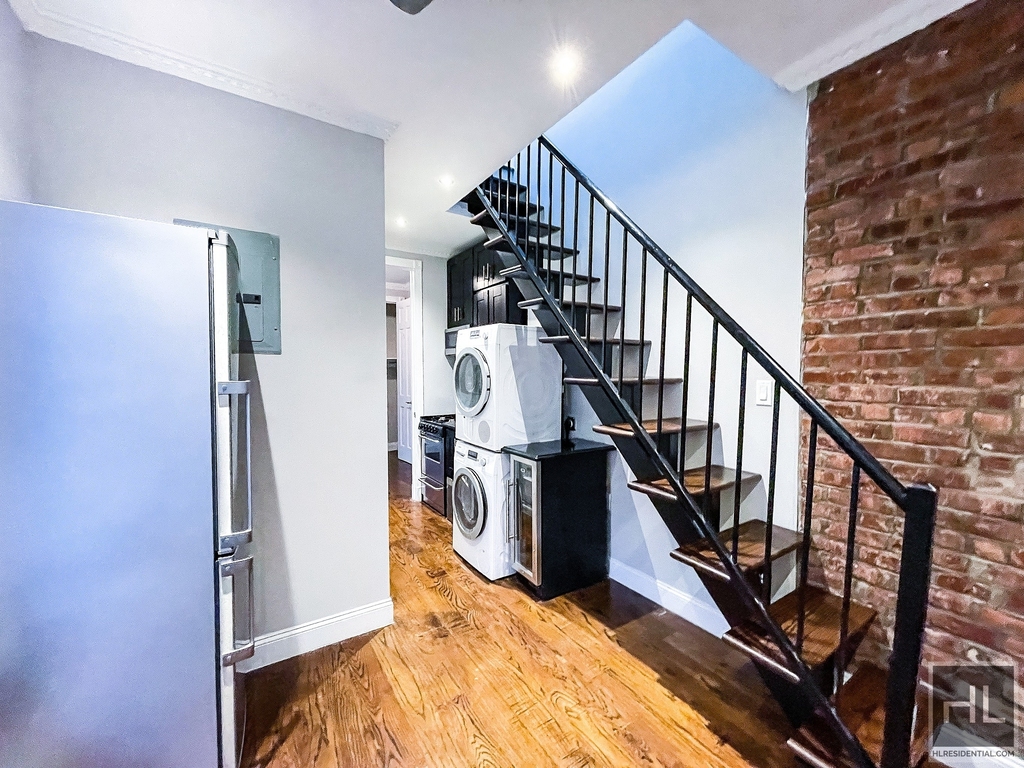 East 106 Street - Photo 9