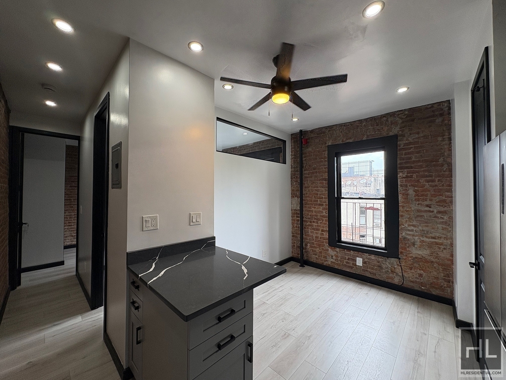 2 Avenue - Photo 9