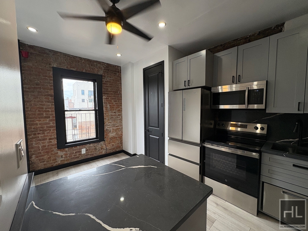 2 Avenue - Photo 6