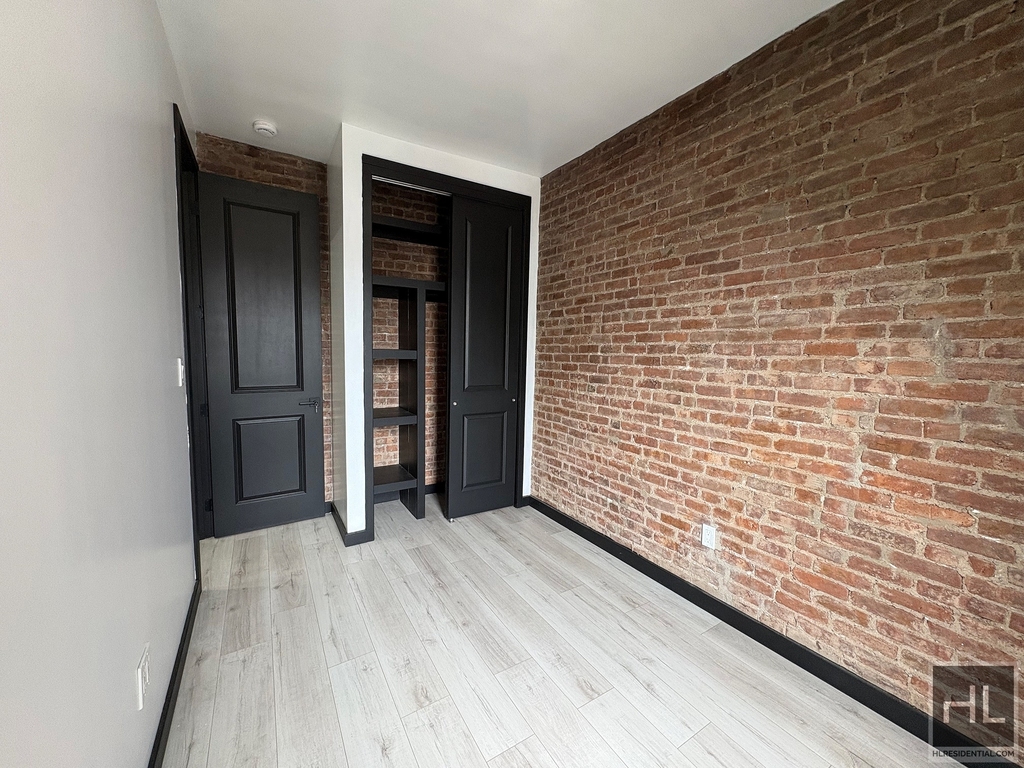 2 Avenue - Photo 1