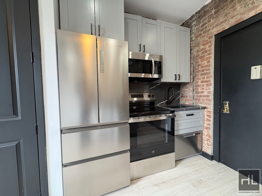 2 Avenue - Photo 5