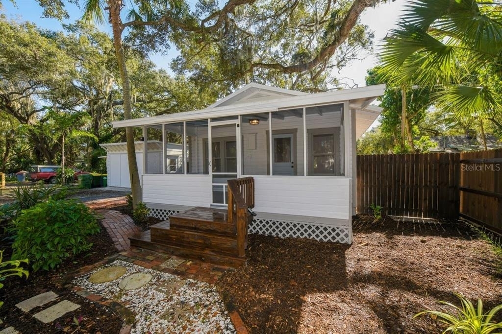 1230 35th Street - Photo 3