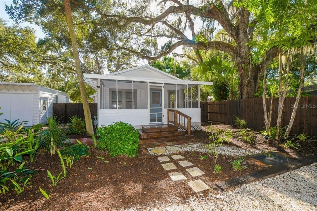 1230 35th Street - Photo 2