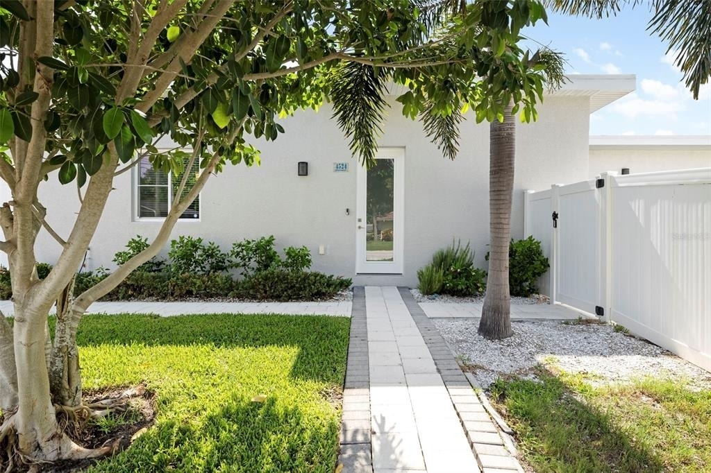 4524 Riverwood Avenue - Photo 2