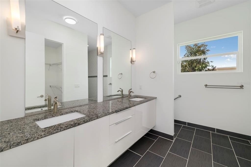 4524 Riverwood Avenue - Photo 31