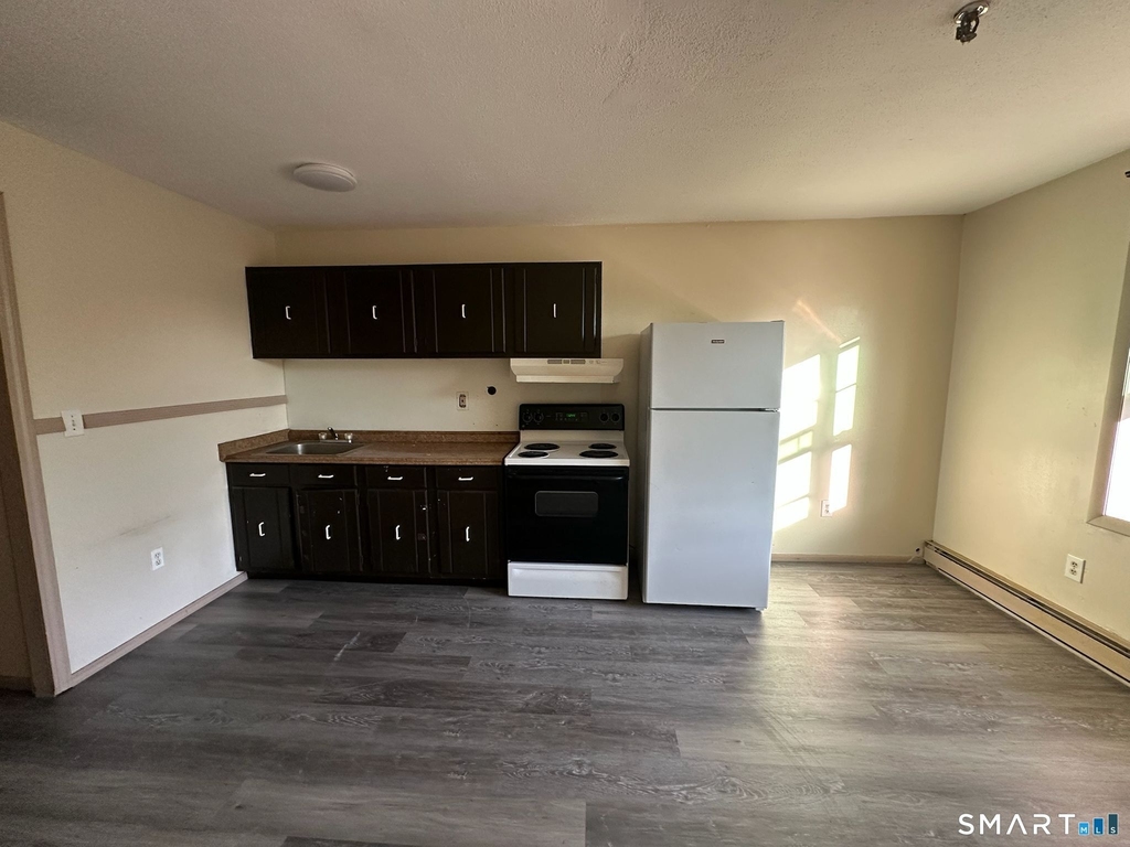 1660 Main Street - Photo 19