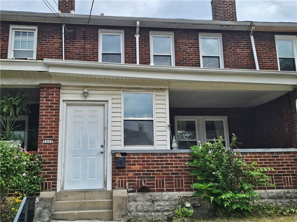 2332 Sherbrook - Photo 0