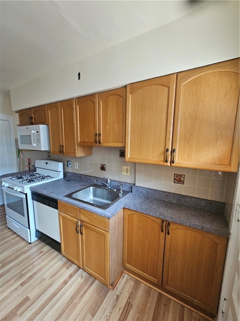 2332 Sherbrook - Photo 9