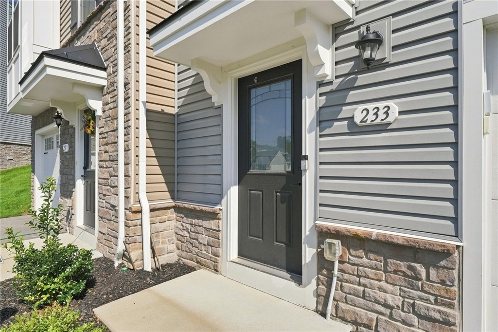 233 Chesna Dr - Photo 0