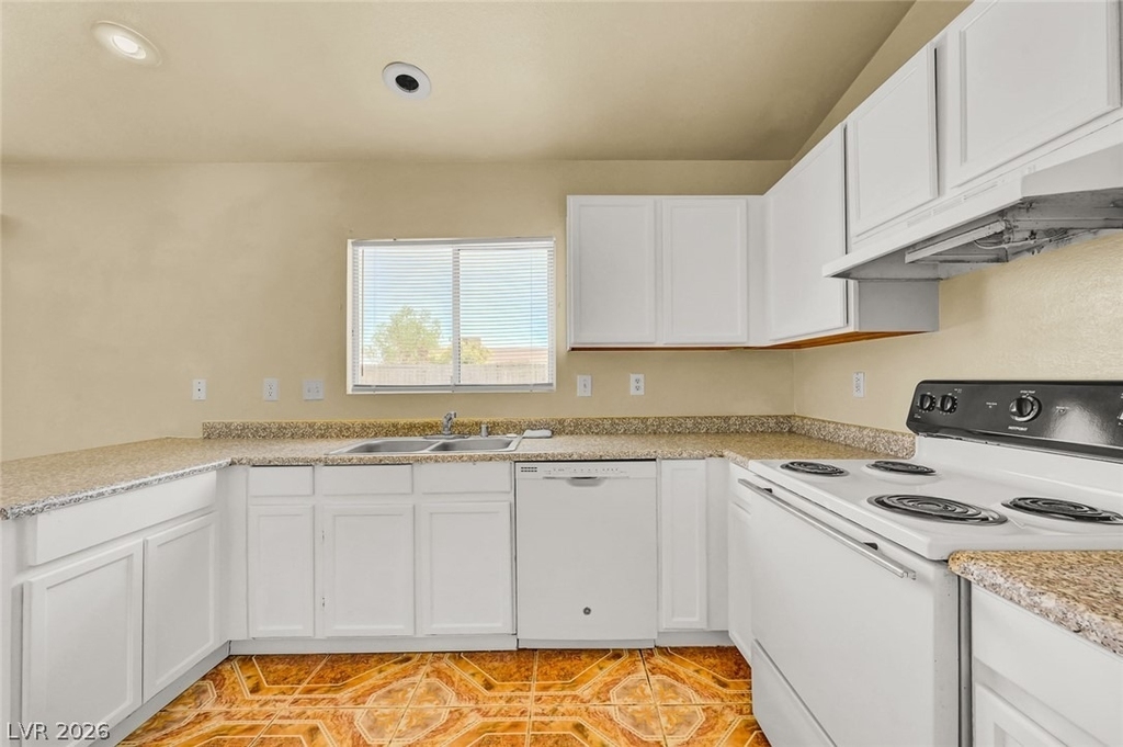 2739 E Colton Avenue - Photo 11