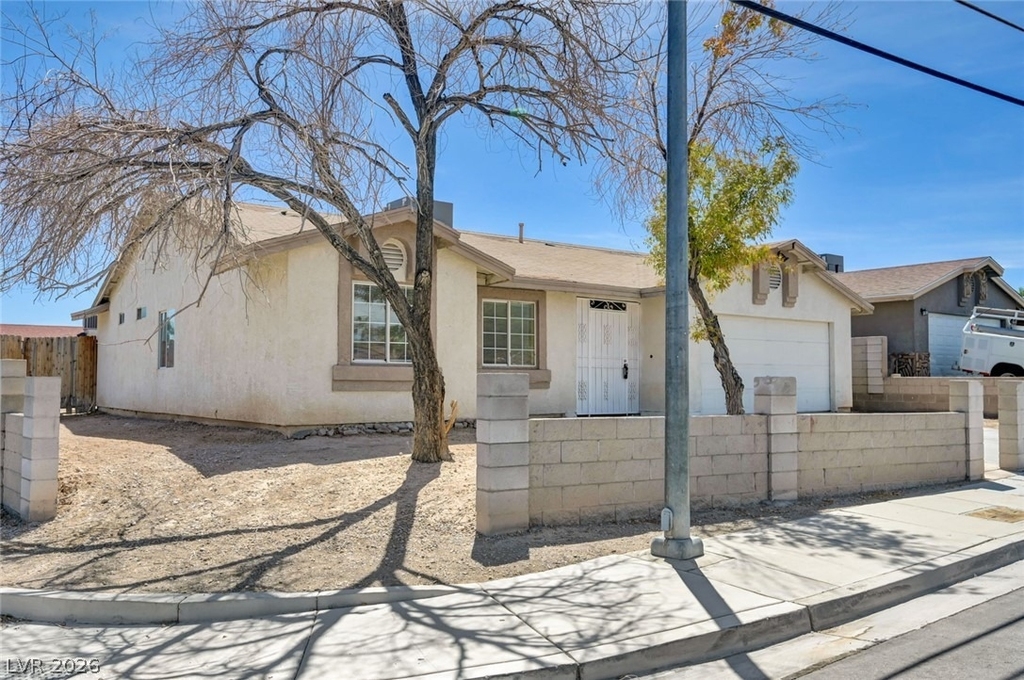 2739 E Colton Avenue - Photo 2