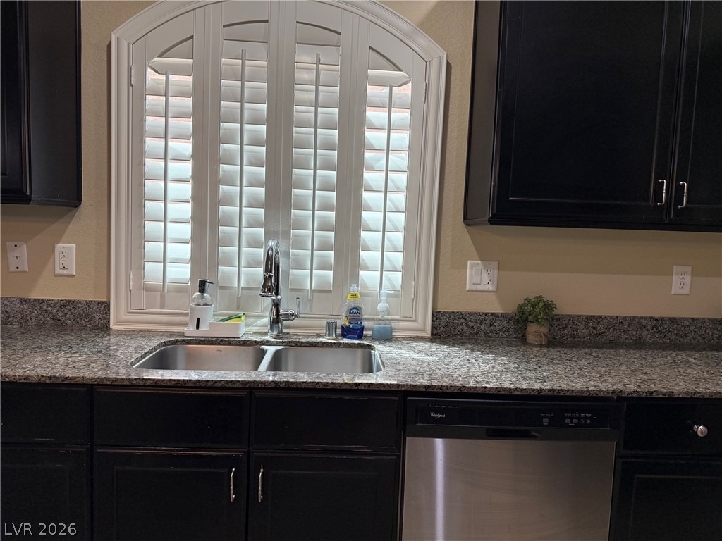 6073 Crown Palms Avenue - Photo 10